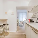 Vatican Chic House شقة