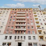 Vatican Chic House شقة *